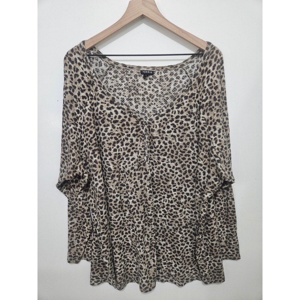 Torrid Womens‎ Plus Size 5 5X Leopard Print Waffle Knit Henley Top Long Sleeve